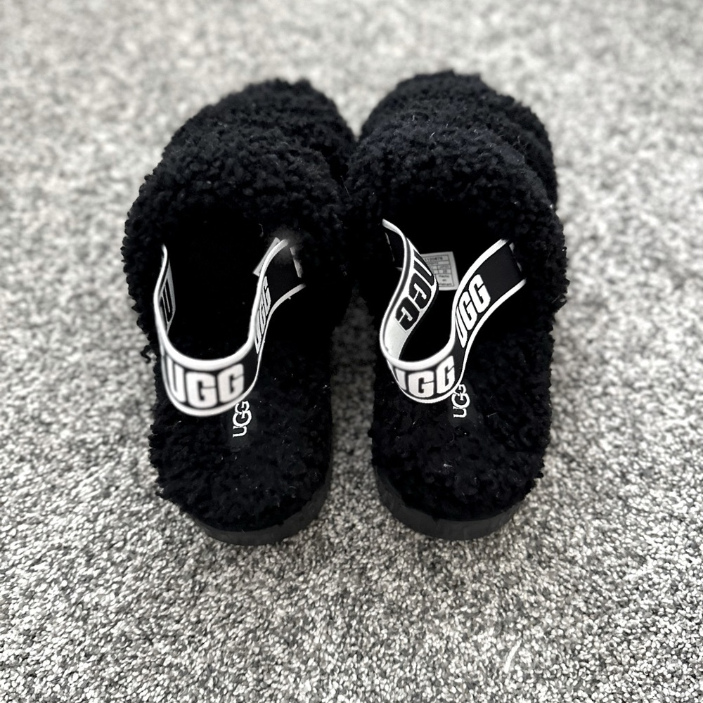Women’s size 9 Ugg slipper with strap